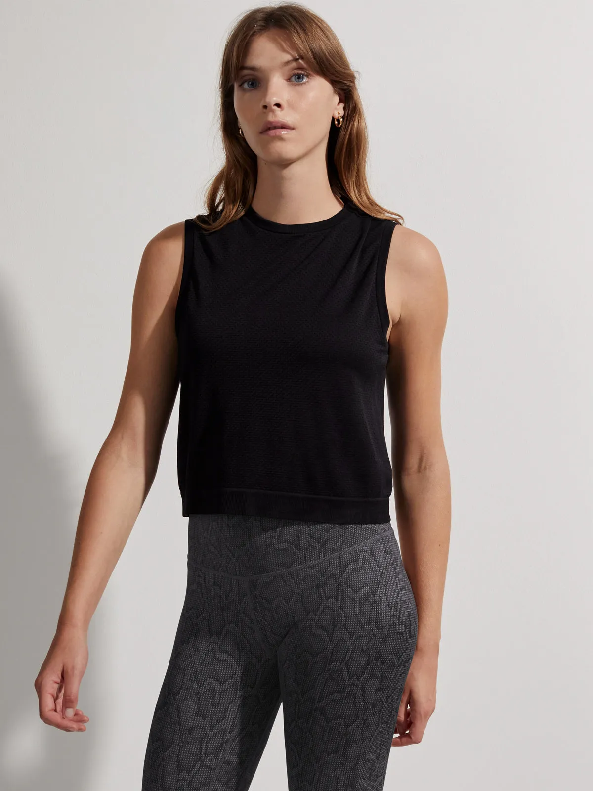 Black Seamless Page Cropped Tank Top