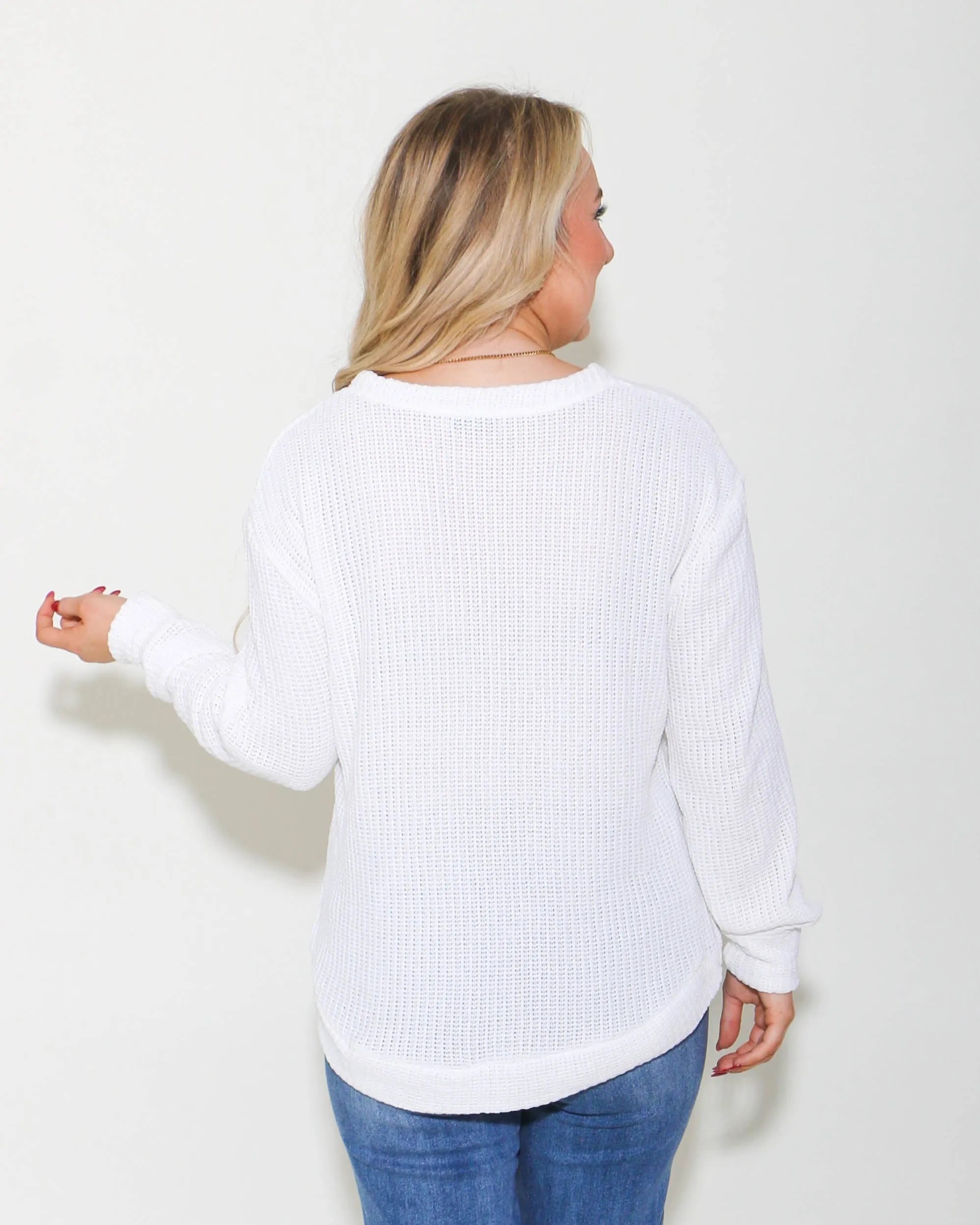 CHENILLE WAFFLE ROUND NECK SWEATER IN WHITE