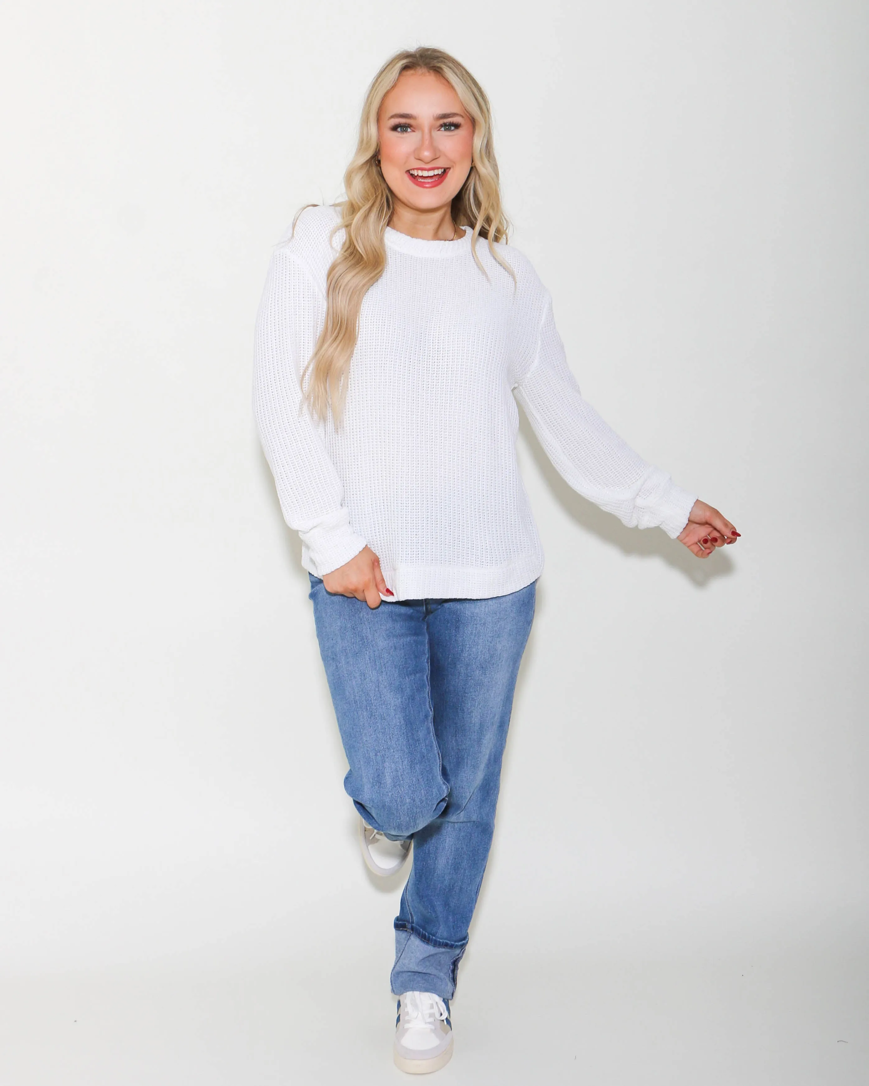 CHENILLE WAFFLE ROUND NECK SWEATER IN WHITE