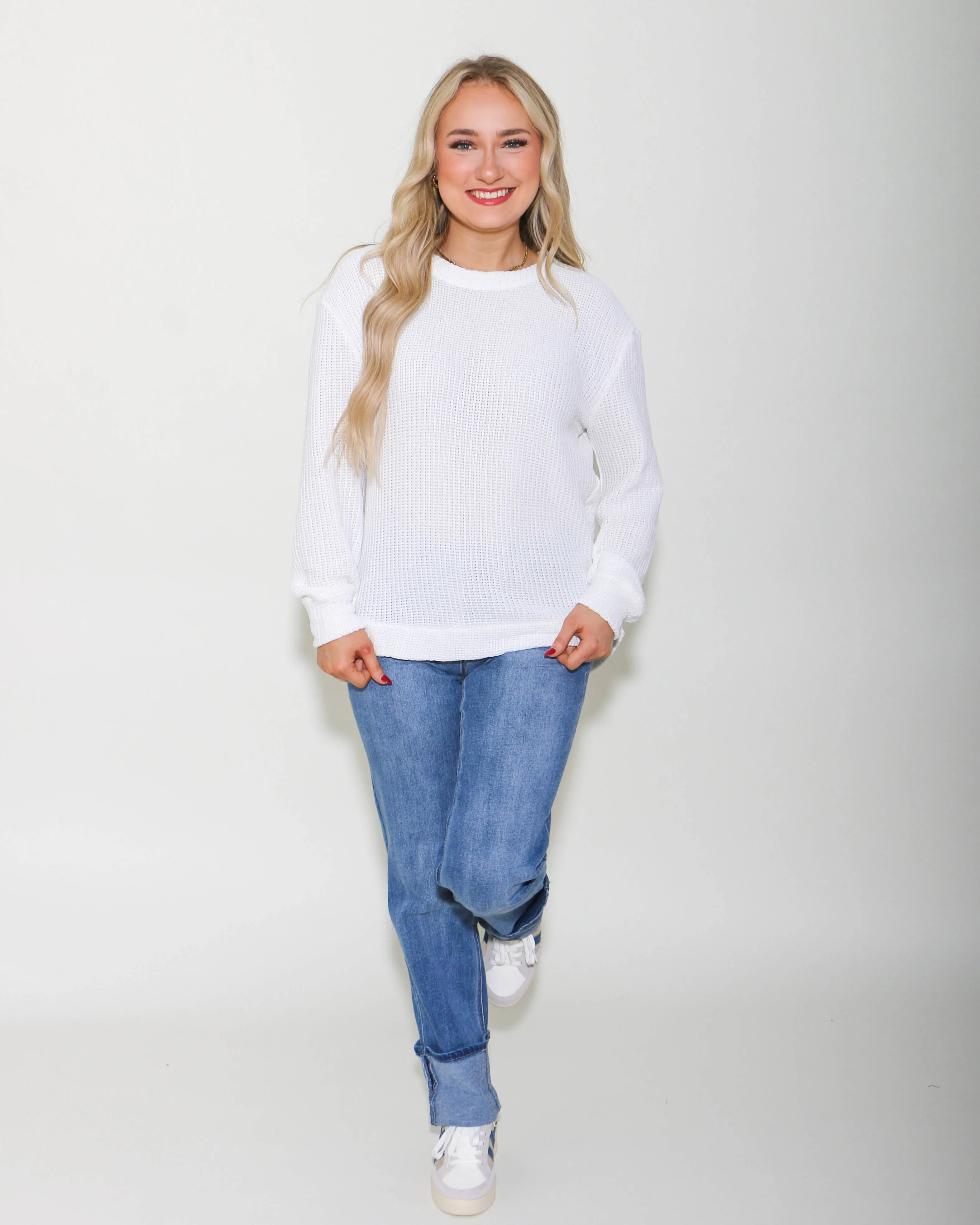 CHENILLE WAFFLE ROUND NECK SWEATER IN WHITE