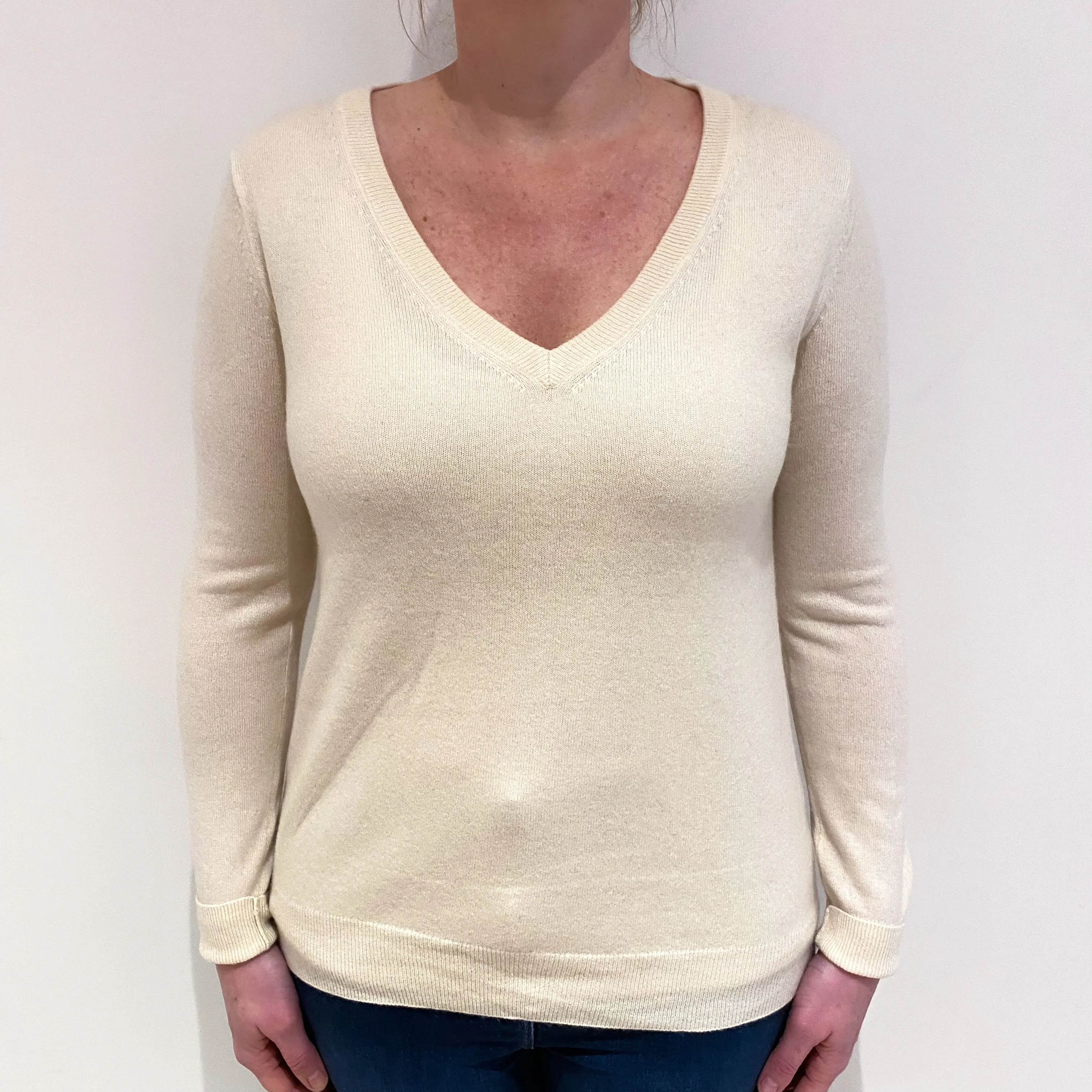 Clotted Cream Cashmere V Neck Jumper Large