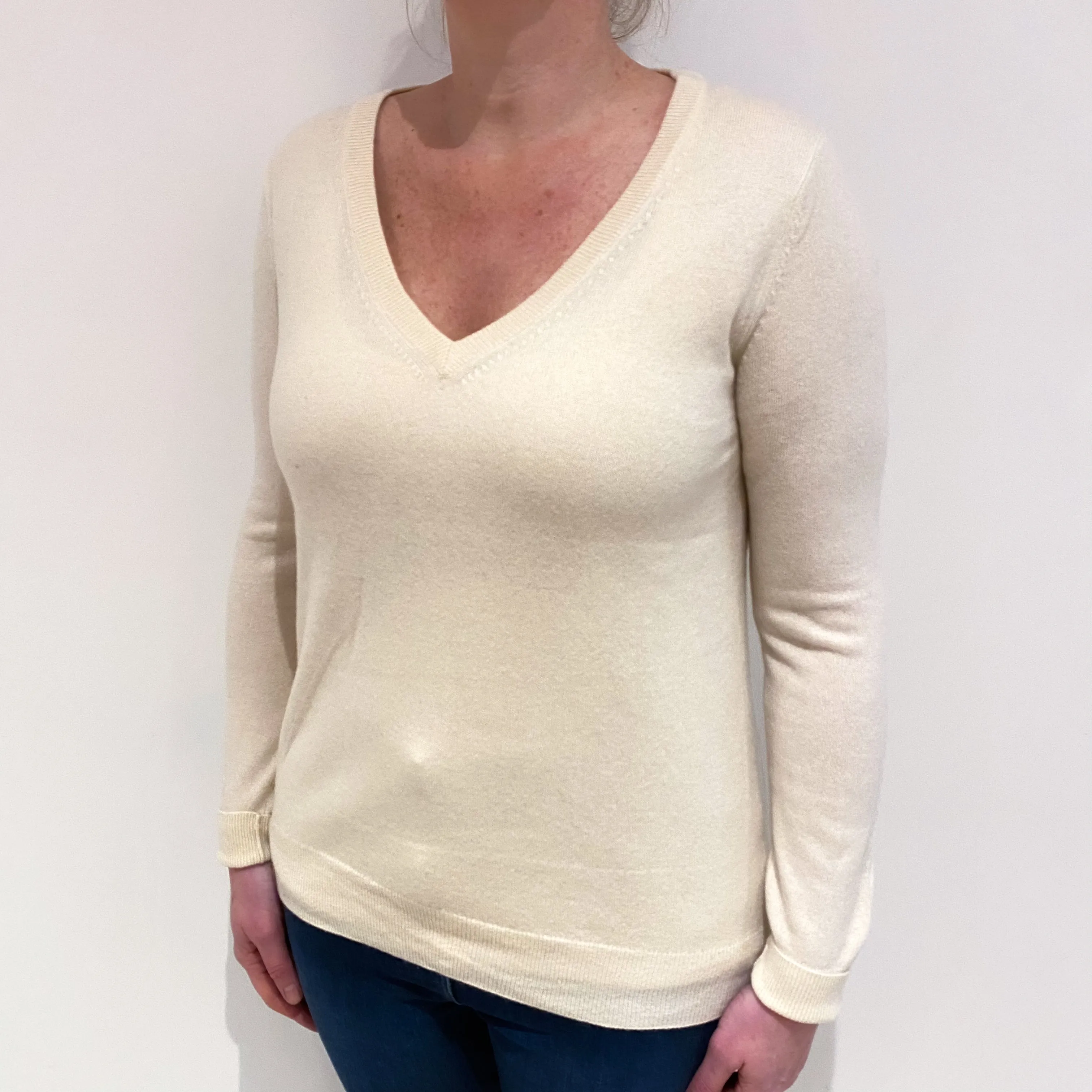 Clotted Cream Cashmere V Neck Jumper Large