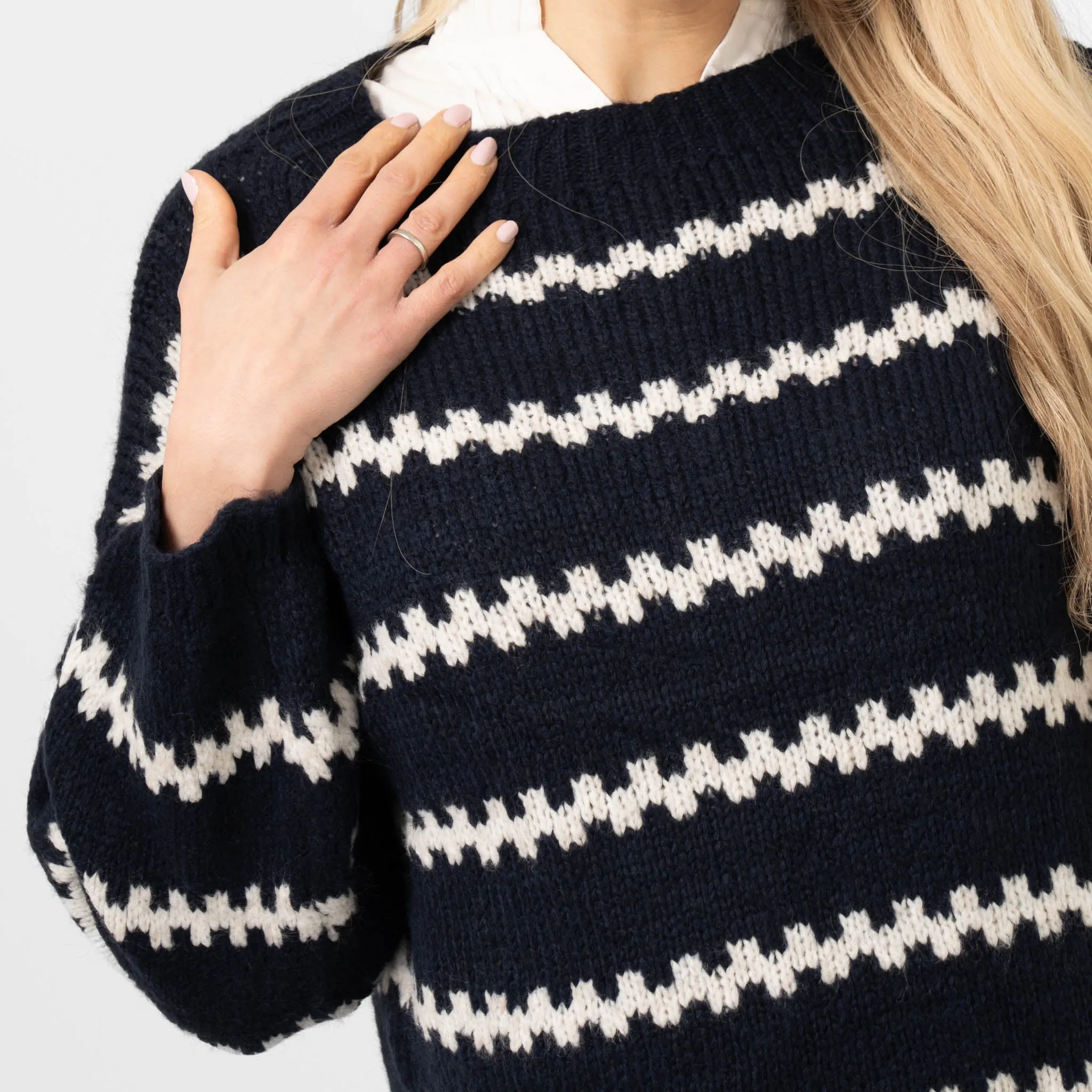 Kennedy Wool Blend Jumper - Navy Blue/Cream, Wavy Stripe