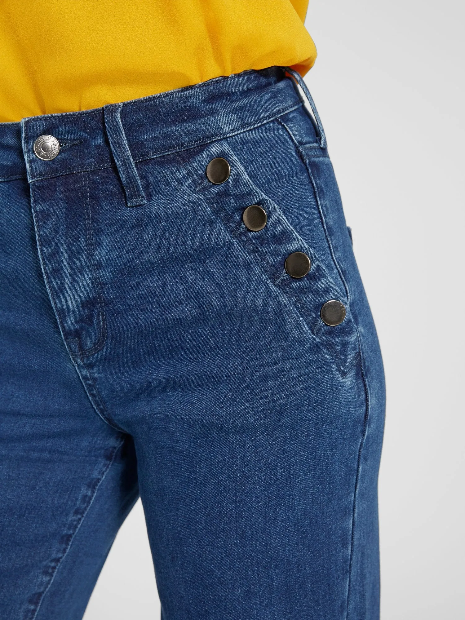 Ultra High-Waisted Button Pocket Detail Wide-Jeans - Dark Wash