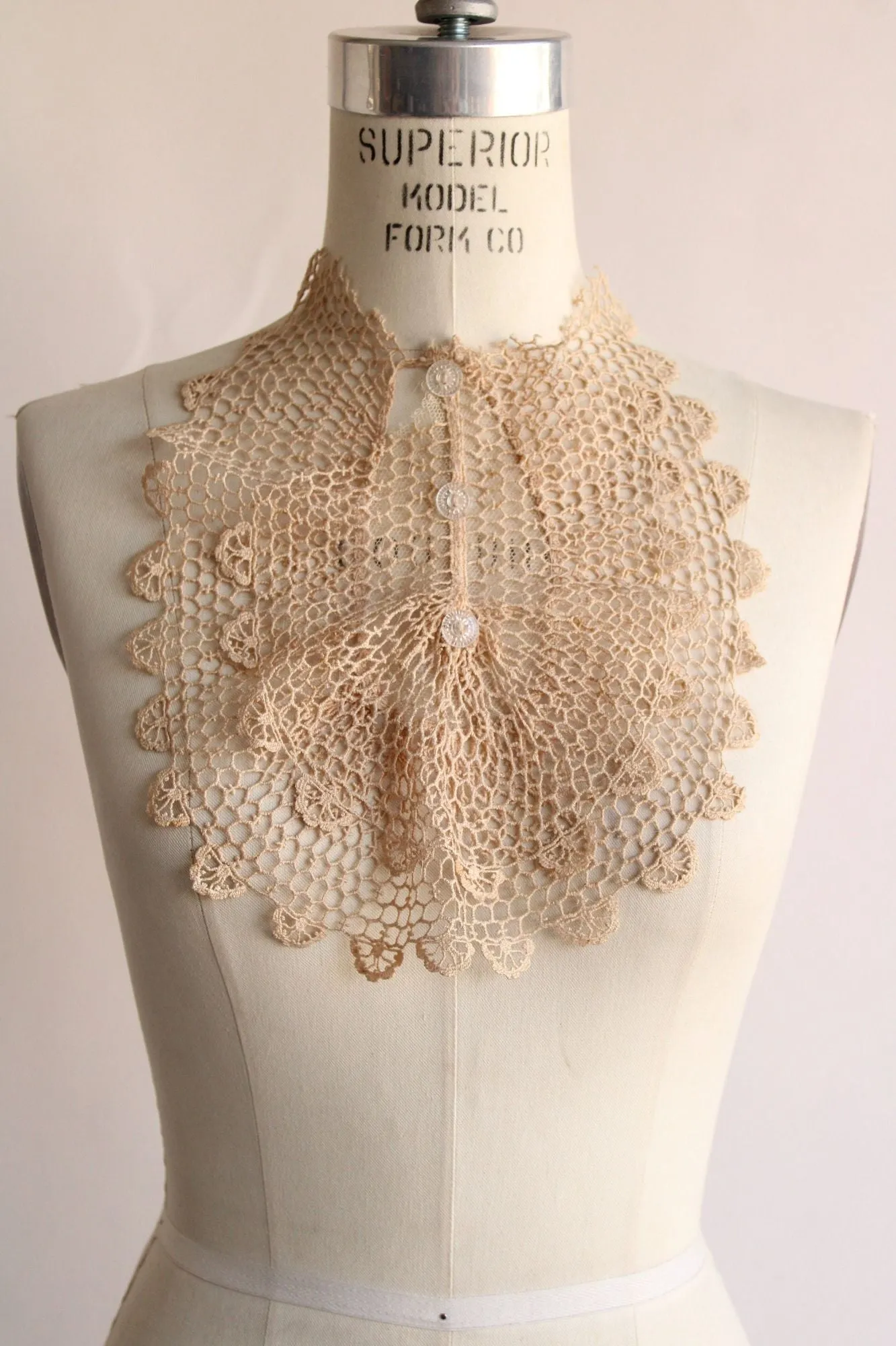 Vintage 1930s 1940s Lace Collar, Ivory or Beige Jabot with Buttons