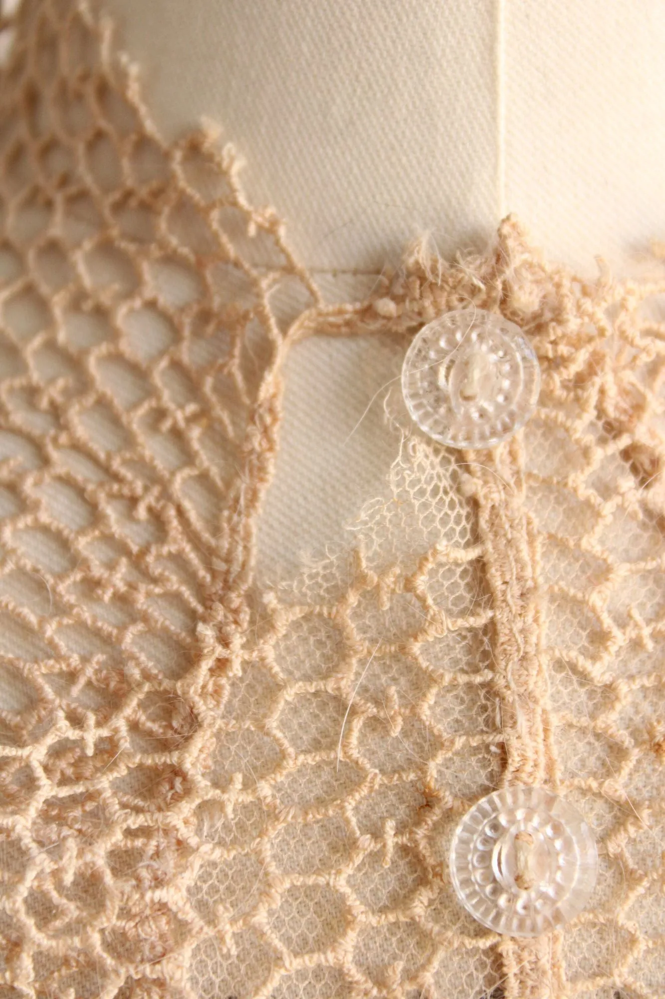 Vintage 1930s 1940s Lace Collar, Ivory or Beige Jabot with Buttons