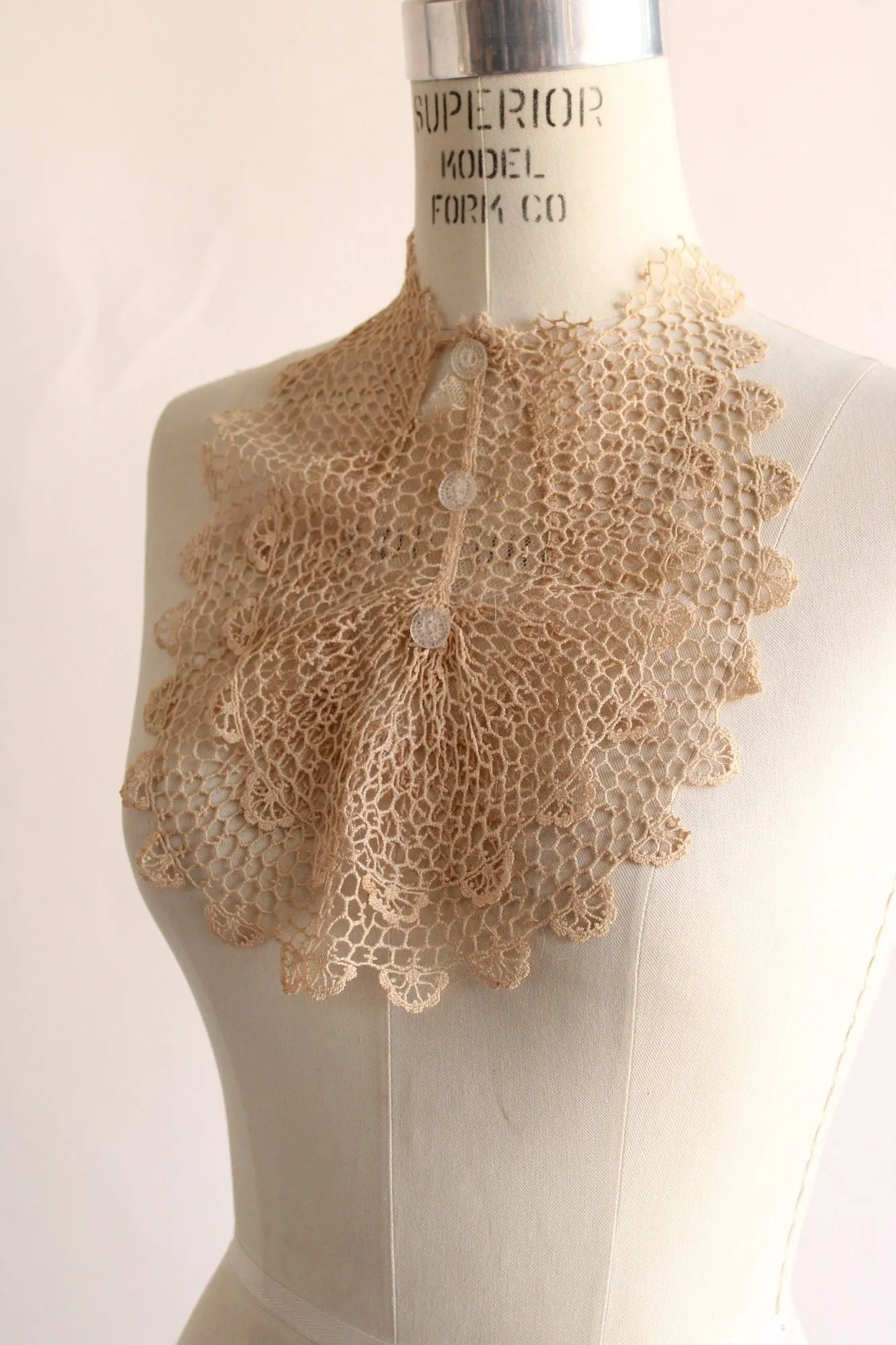 Vintage 1930s 1940s Lace Collar, Ivory or Beige Jabot with Buttons