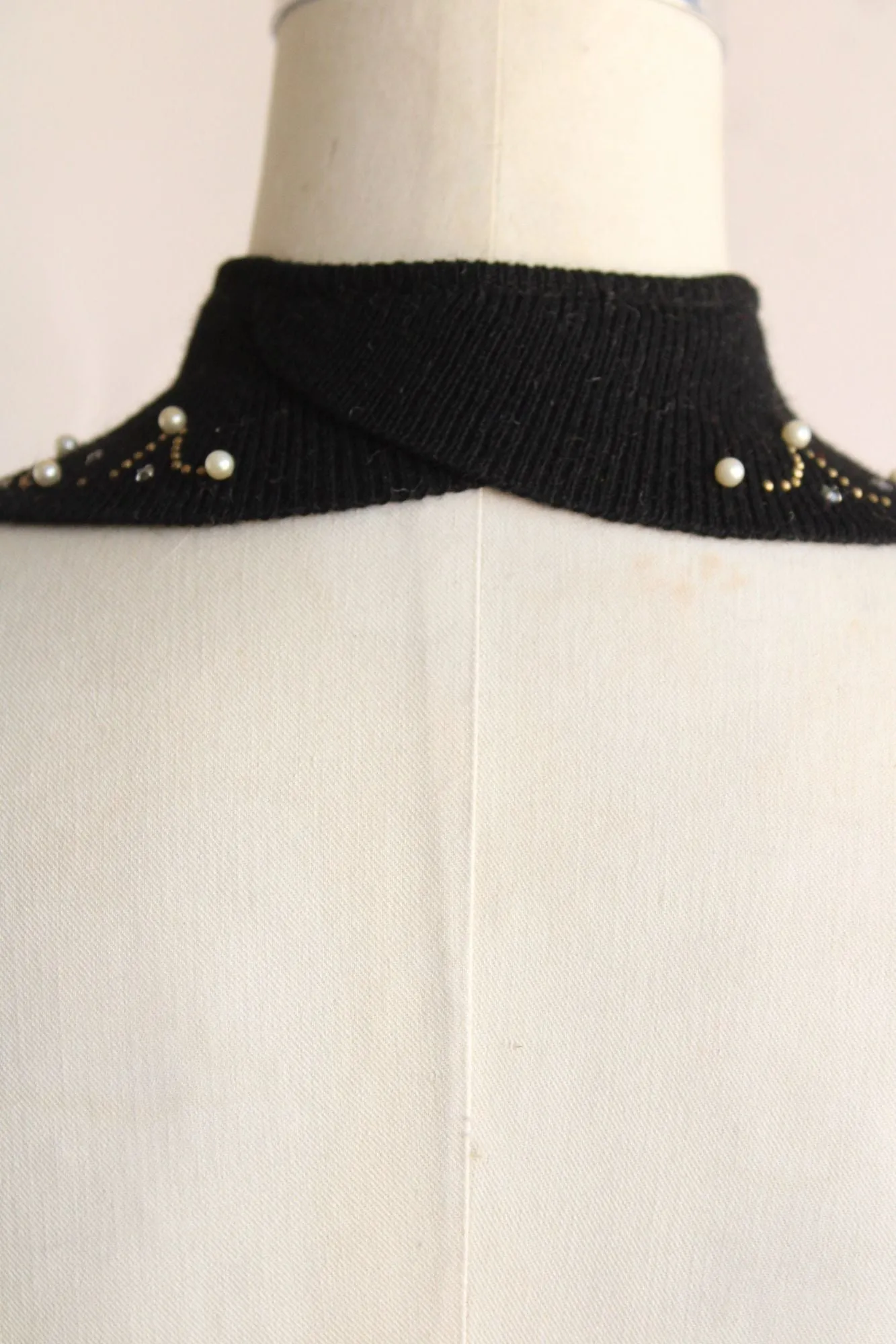 Vintage 1950s Black Knit Wool Removable Collar With Tie and Beading