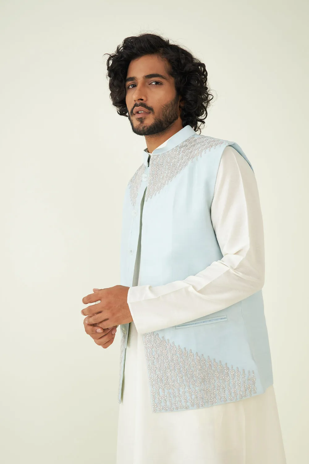 Zuri Zardozi Embroidered Bundi